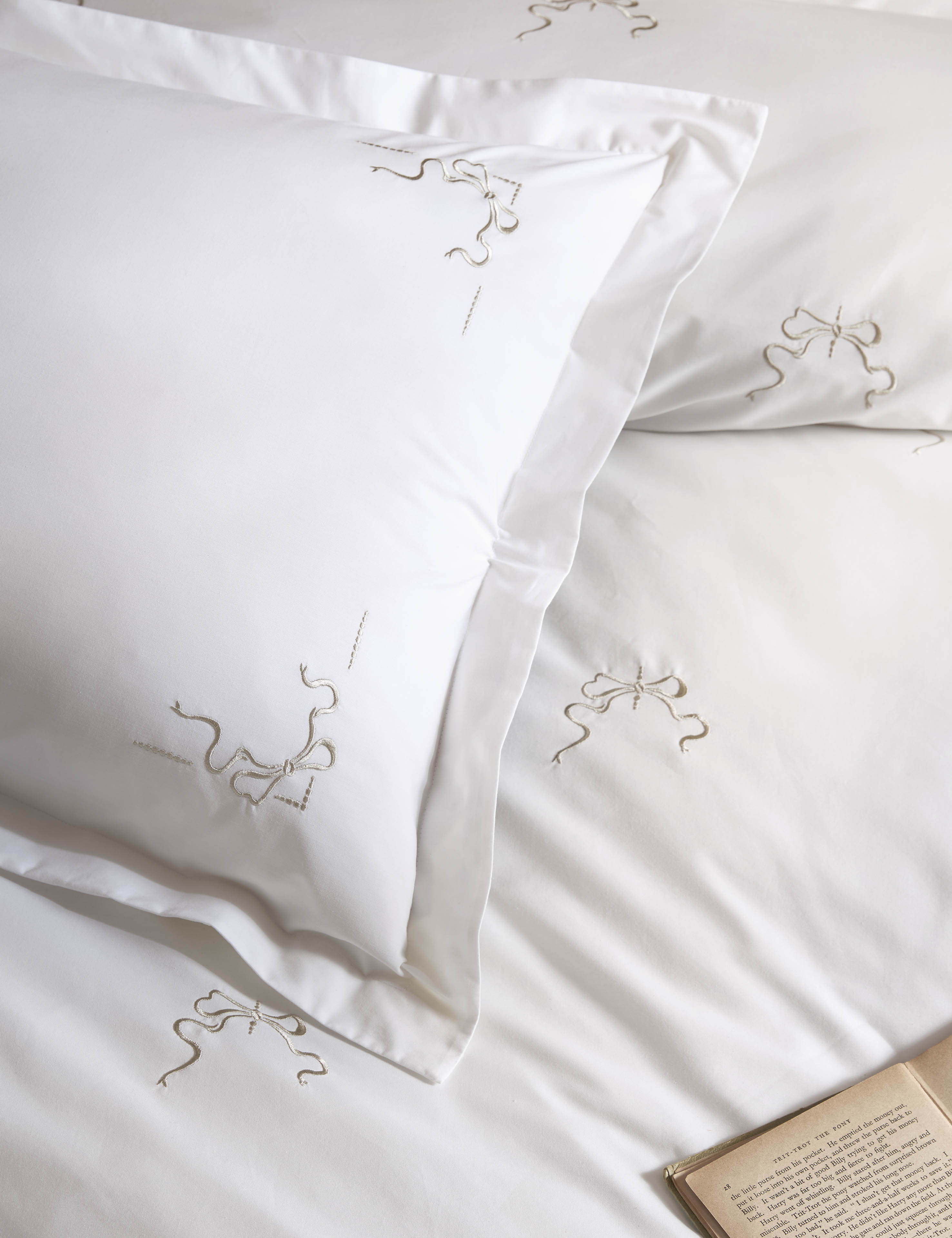 Bow Embroidery White Natural Bedding Single Quilt Set 137cm x 200cm 