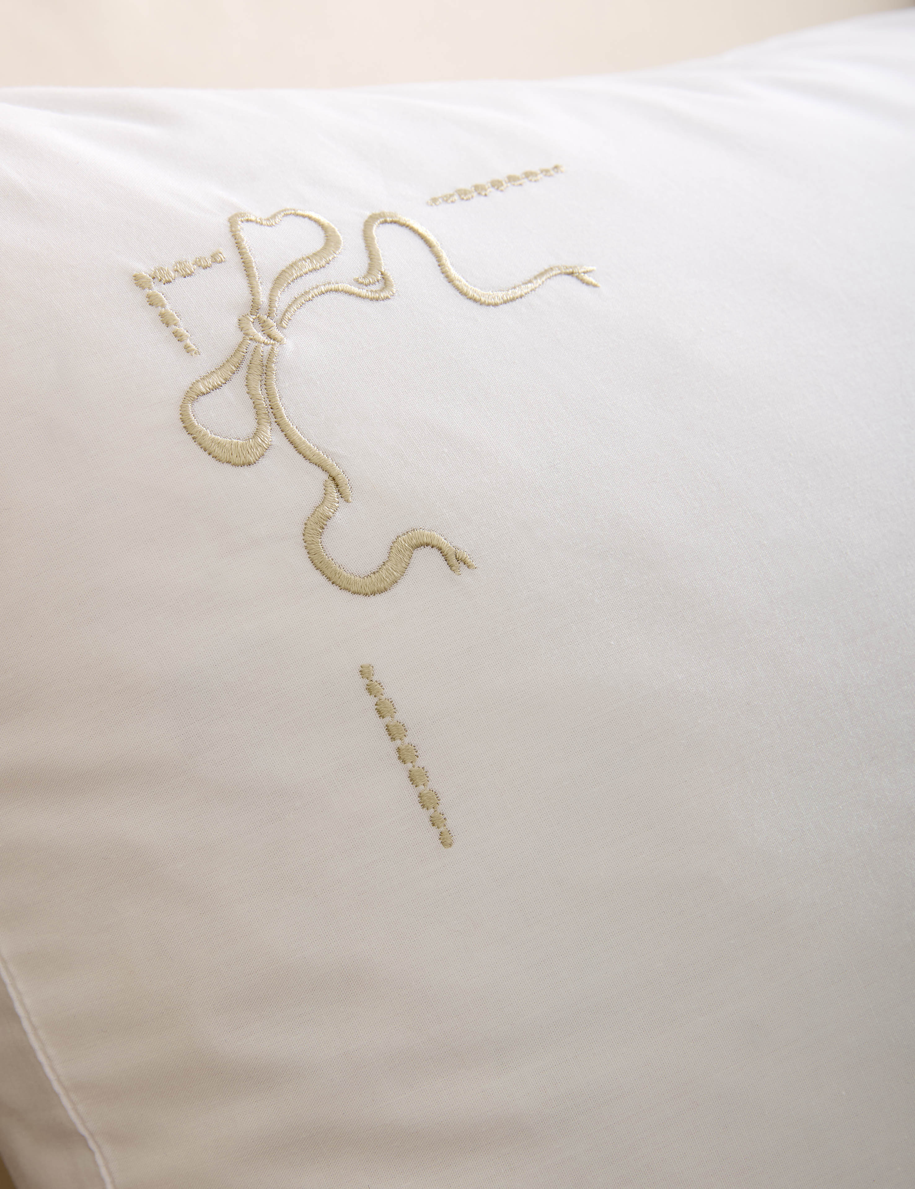 Bow Embroidery White Natural Bedding Super King Quilt Set 260cm x 220cm 